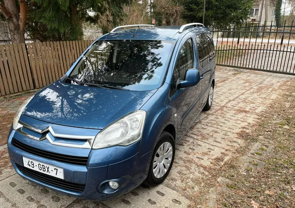 samochody osobowe Citroen Berlingo cena 23500 przebieg: 200000, rok produkcji 2008 z Puławy